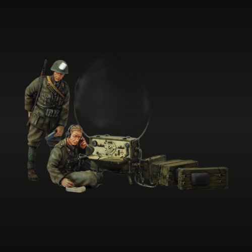 WWII Soviet Radio Operators 2-Figure Set 1/35 Resin Diorama Kit