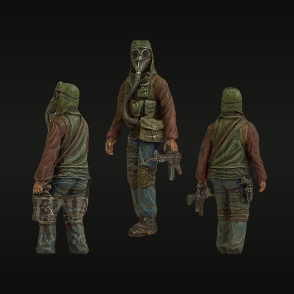 Post-Apocalyptic Stalker Figure with Gas Mask and SMG 1/35 Resin Figure Kit