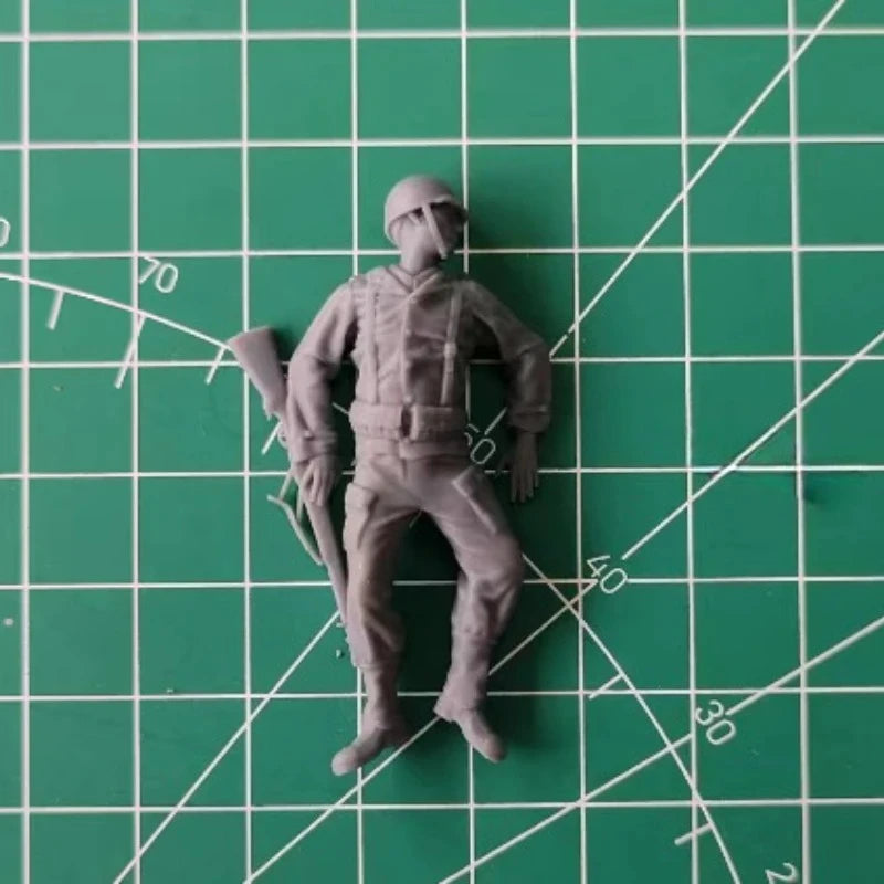 1/35 Scale Die-Cast Resin Figure Model Kit WWII US Wounded Soldier Unassembled and Unpainted