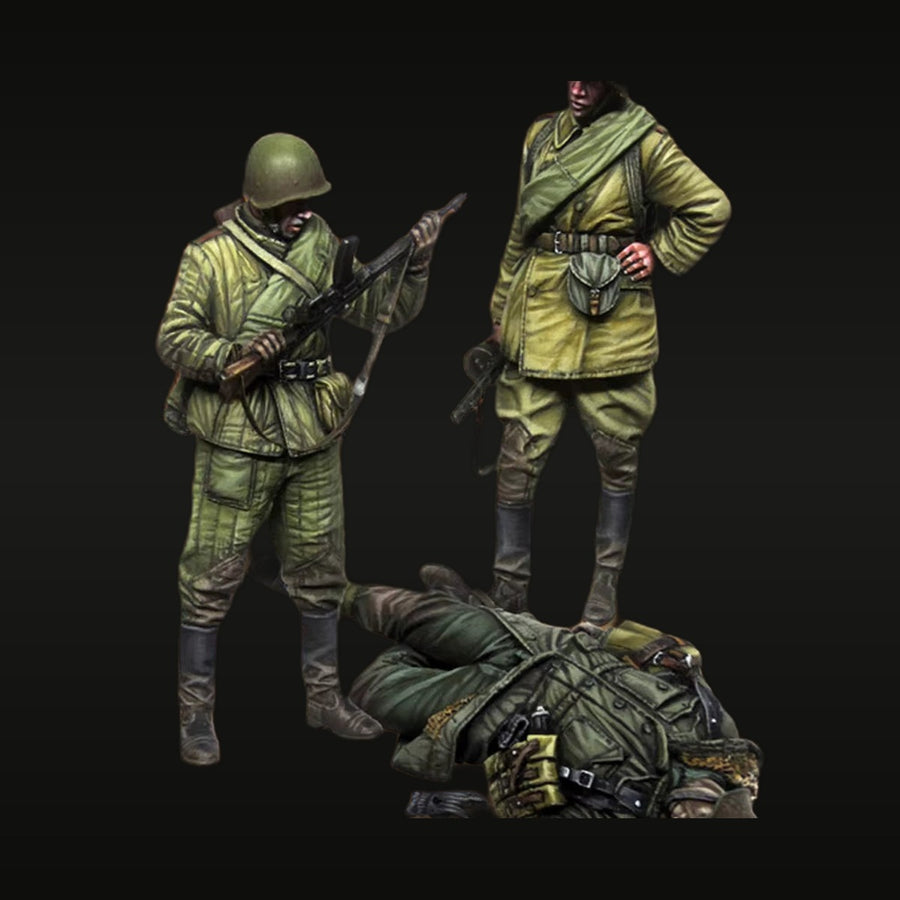 WWII Soviet Infantry with Casualty 3-Figure Set 1/35 Resin Kit - unpainted resin model kit