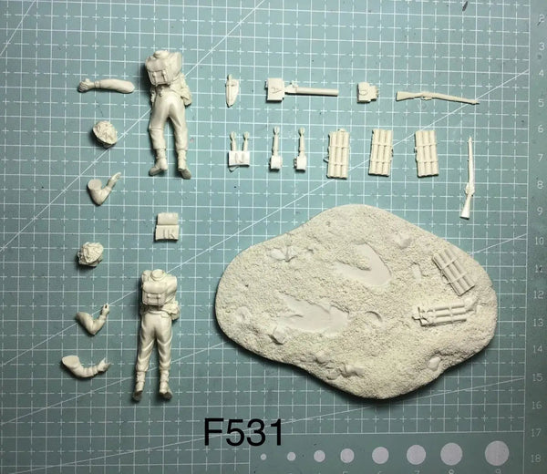 WWII Soldiers in Trench Diorama with Base 1/35 Resin Kit