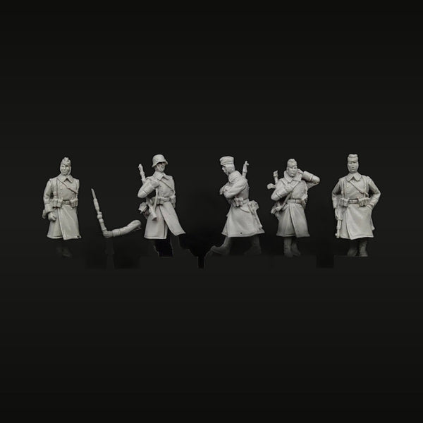 WWII German Wehrmacht Winter Infantry Greatcoats 5-Figure Set 1/72 Resin Kit