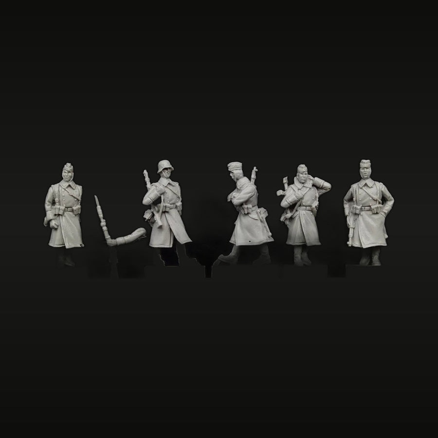 WWII German Wehrmacht Winter Infantry Greatcoats 5-Figure Set 1/72 Resin Kit - unpainted resin model kit