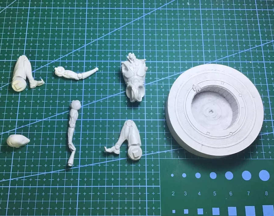 Sci-Fi Female Cyborg Crouching on Tech Base 1/24 Resin Figure Kit - resin model view 3
