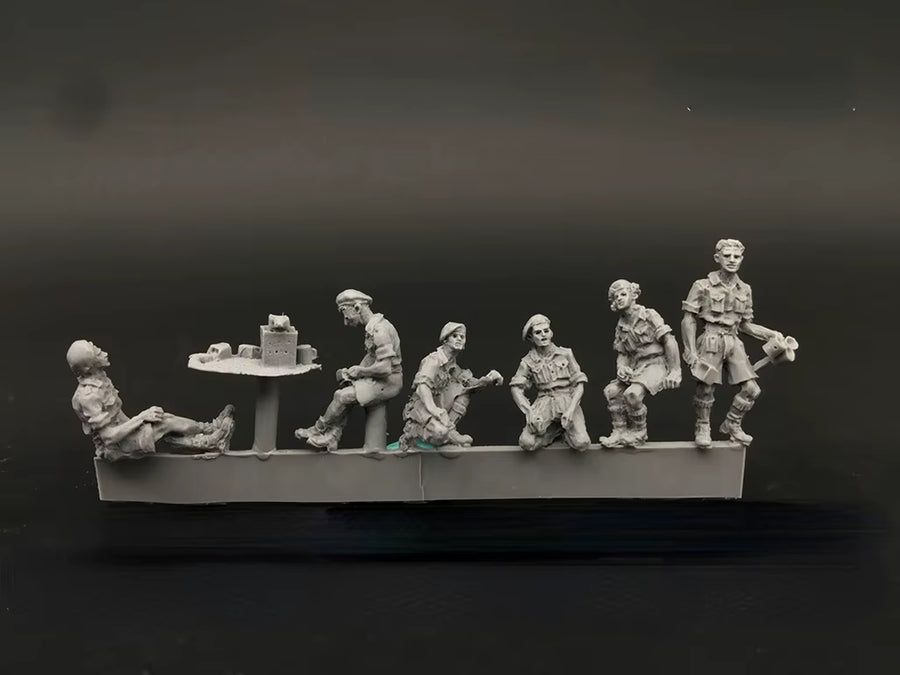 WWII North Africa British Army Tank Crew 1/72 Diorama Set - resin model view 2