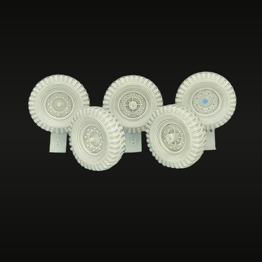 1/35 Military Vehicle Tire Set (Resin Accessory) - unpainted resin model kit