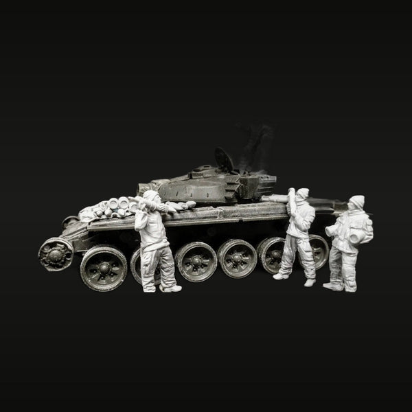 Cold War Soviet Tank Crew 3-Figure Set with T-55/T-62 1/35 Resin Kit