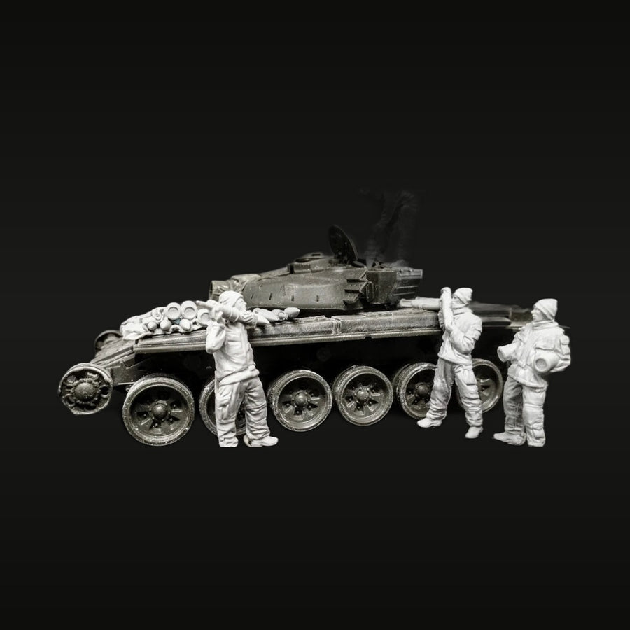 Cold War Soviet Tank Crew 3-Figure Set with T-55/T-62 1/35 Resin Kit - unpainted resin model kit