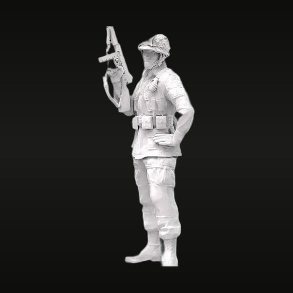 Vietnam Era US Soldier with Assault Rifle 1/16 Resin Figure Kit