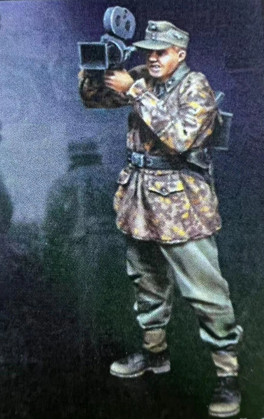 Modern US Soldier Headless Torso and Legs 1/35 Resin Figure Component - resin model view 2