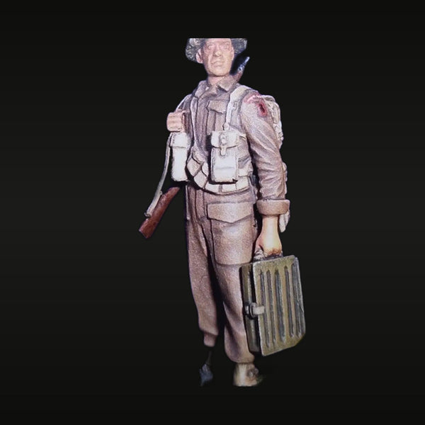 WWII British Gunner No.2 with Ammunition 1/35 Resin Figure Kit