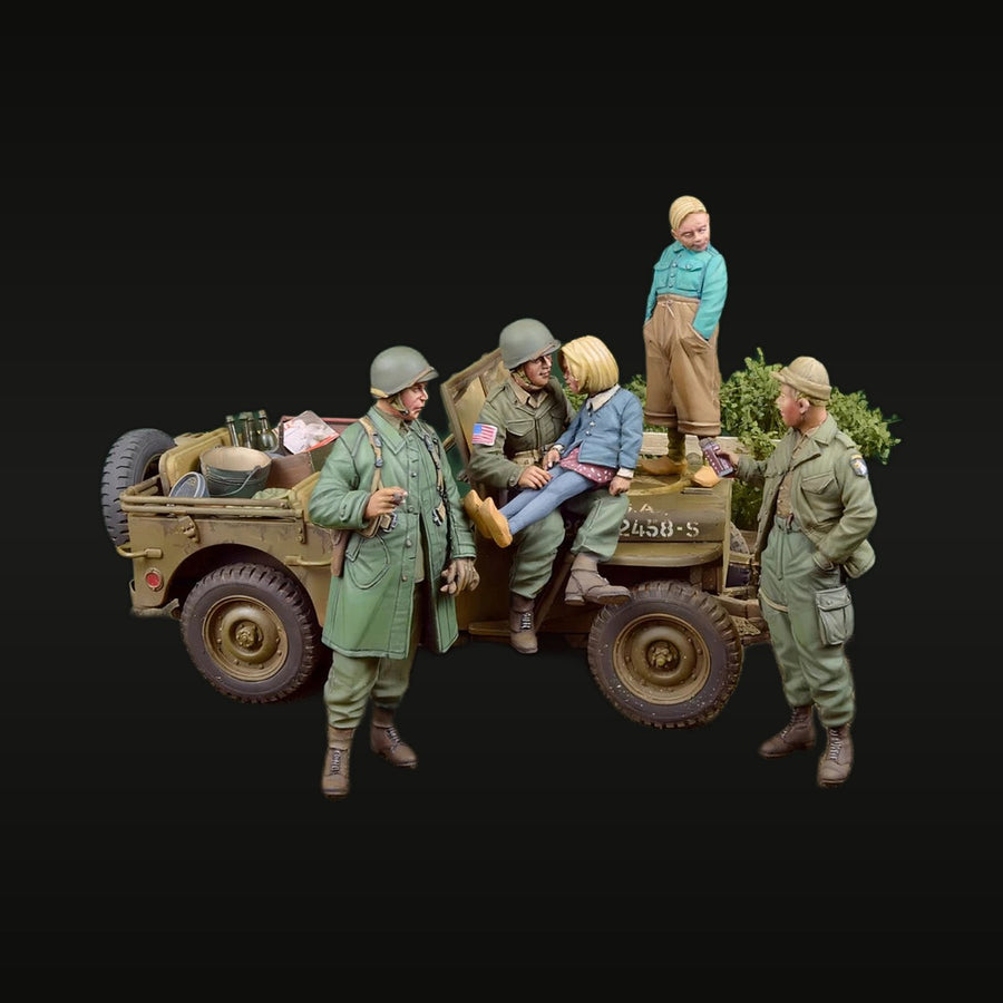 WWII US Army Jeep Diorama with Soldiers and Civilian 1/35 Resin Kit - unpainted resin model kit