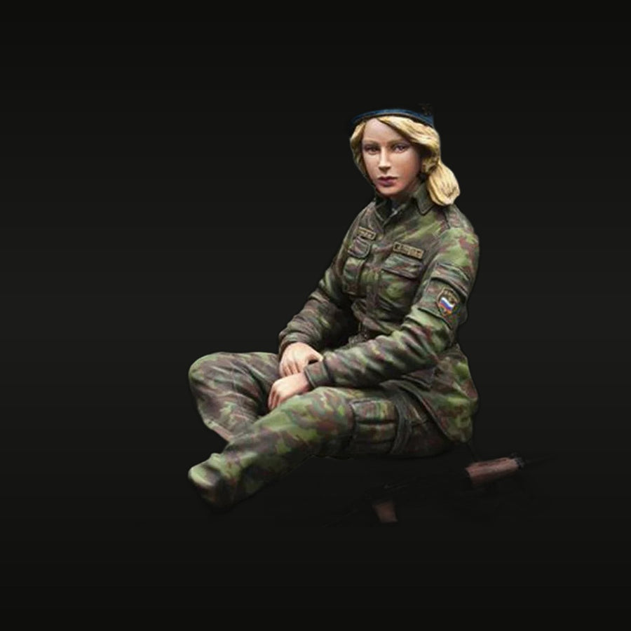 Modern Russian Female Soldier Seated Figure 1/16 Resin Kit - unpainted resin model kit