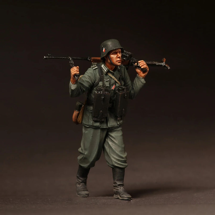 WWII German Infantry MG34 and Kar98k Riflemen Set 1/35 Resin Figure Kit - resin model view 3