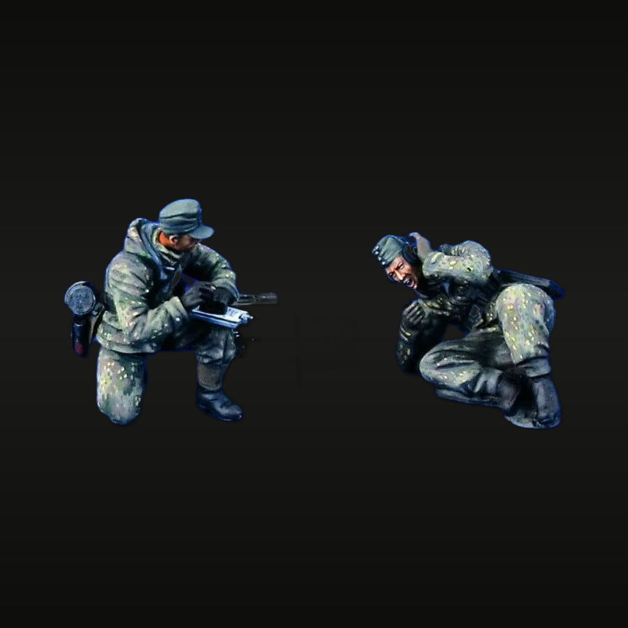 WWII German Soldiers Radio Operator Team 1/35 Resin Figure Set - unpainted resin model kit