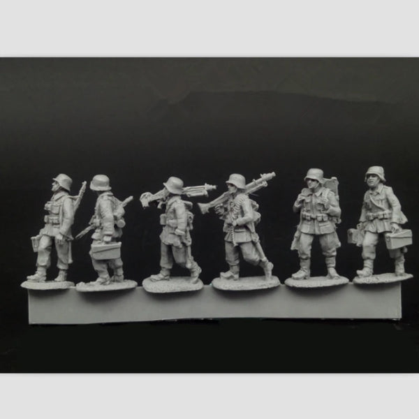 WWII German Wehrmacht MG Team Marching 1/72 Resin Figure Kit