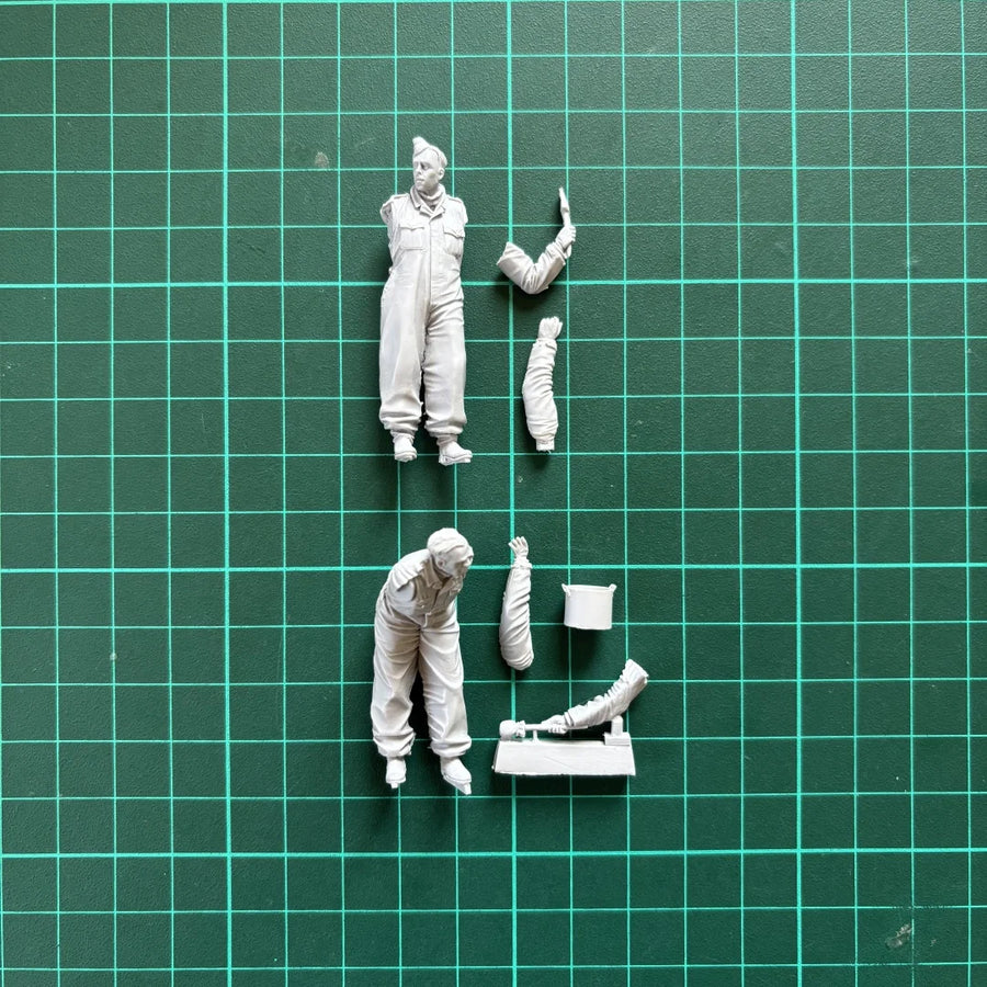 WWII German Panzer Crewmen Winter 1943 1/35 Resin Figure Set - resin model view 4