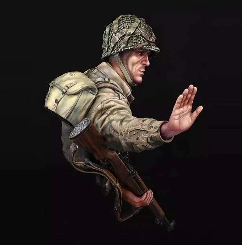 WWII US Airborne Soldier M1 Garand Bayonet 1944 Resin Figure Kit - resin model view 3