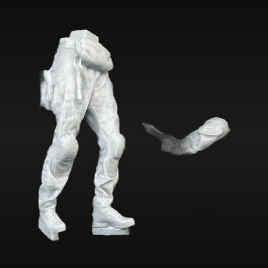 Modern US Special Forces Operator with Rifle 1/16 Resin Figure Kit - unpainted resin model kit