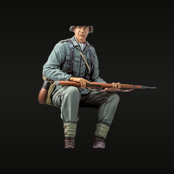 WWII German Wehrmacht Infantryman Seated K98 1/16 Resin Figure Kit