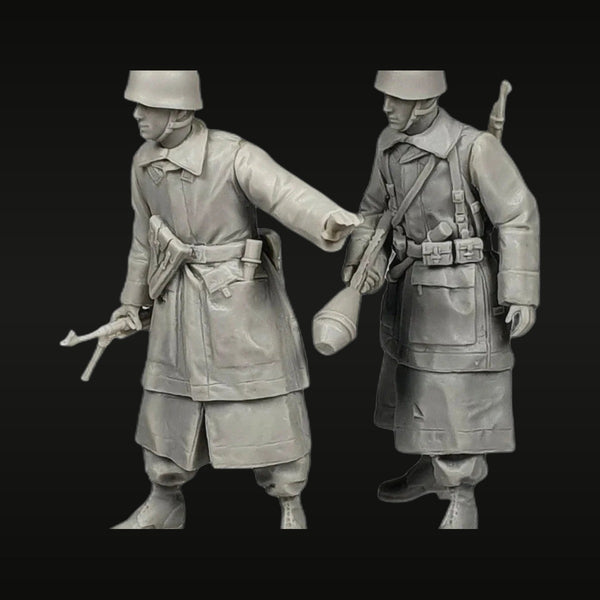 WWII German Grenadier with Grenade & Rifleman 1/35 Resin Figure Set