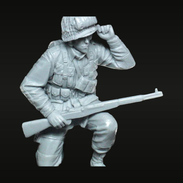 WWII US Army Paratrooper with M1 Garand Crouching 1/35 Resin Figure