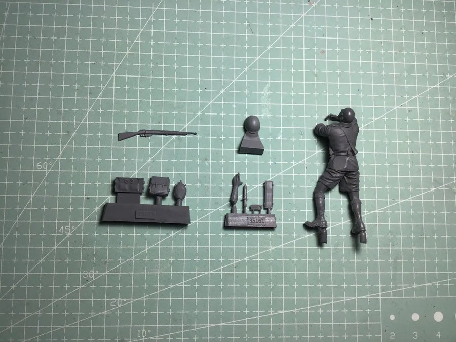 1/35 Resin Model Figure GK， Unassembled and Unpainted Kit