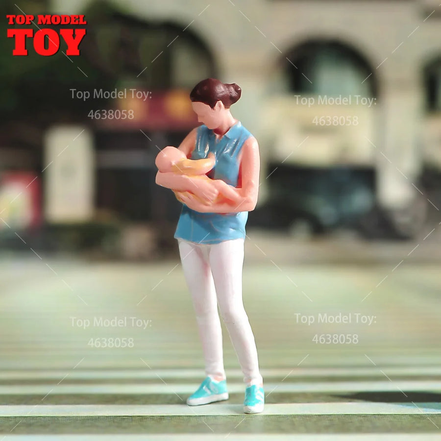 Painted Miniatures 1/64 1/43 1/87 Mother Holding Child Female Children Scene Props Figures Model Miniature Car Accessory Toy