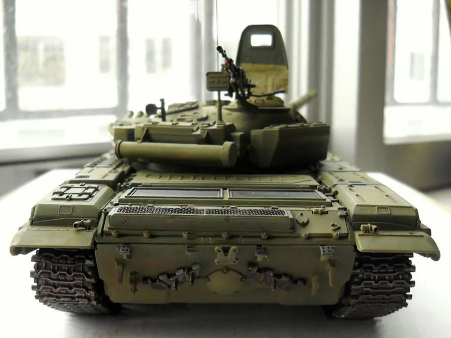 Russian T-72B Main Battle Tank 1/35 Resin Model Kit - 1/35 resin model view 3