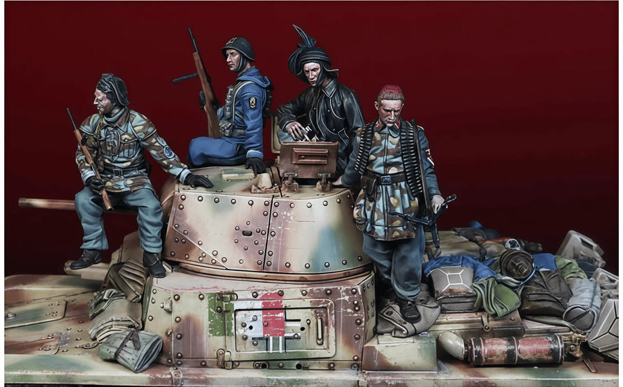WWII Tank Crew 4-Figure Set 1/35 Scale Resin Model Kit - 1/35 resin model view 2