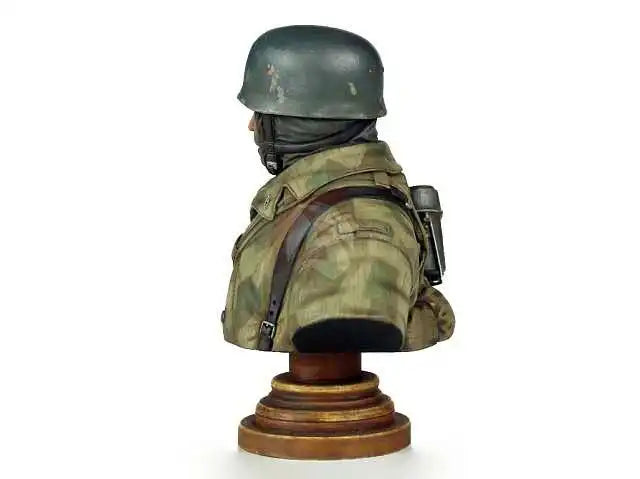 WWII German Wehrmacht Soldier in Splinter Camo Resin Bust Kit - resin model view 4