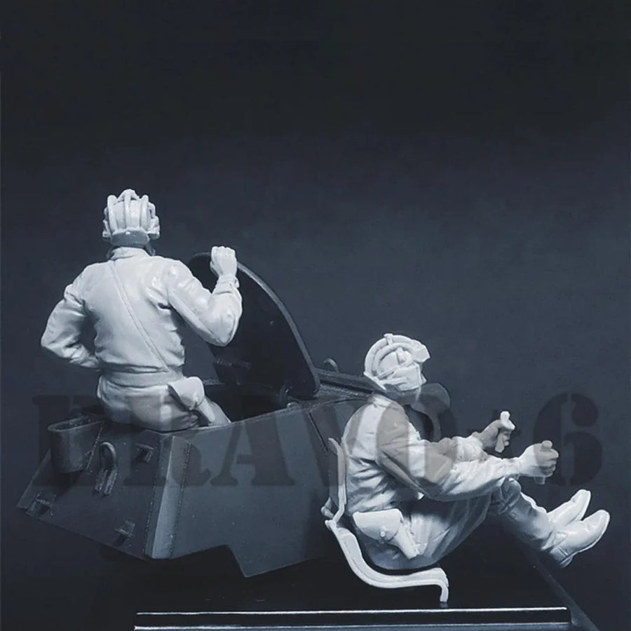 WWII Pilots with Aircraft Engine 1/35 Scale Resin Figure Set - 1/35 resin model view 3