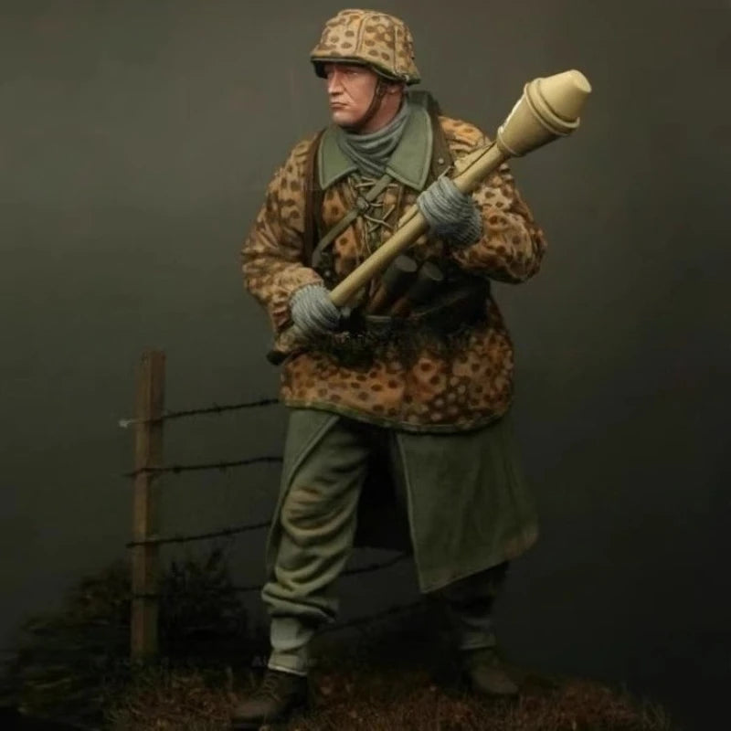 WWII German Panzertruppen Soldier with Panzerfaust 1/16 Resin Figure Kit - 1/16 resin model view 2