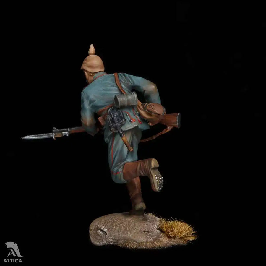 WWI British Soldier Attacking with Bayonet 1/35 Resin Figure - 1/35 resin model view 6