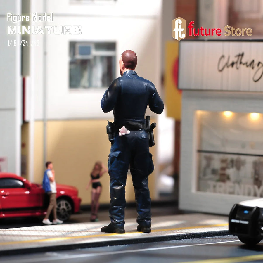 Modern Police Officer with Duty Belt 1/24 Resin Figure Model - 1/24 resin model view 3