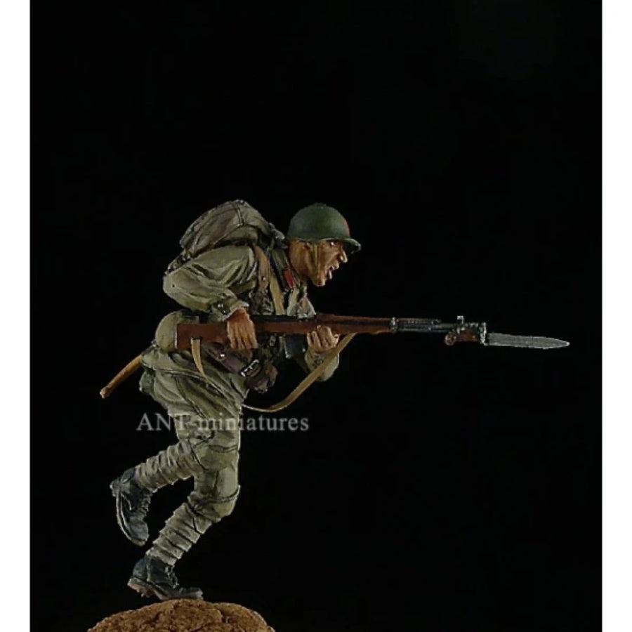 WWI German Soldier Attacking 1/35 Resin Figure Kit - 1/35 resin model view 2