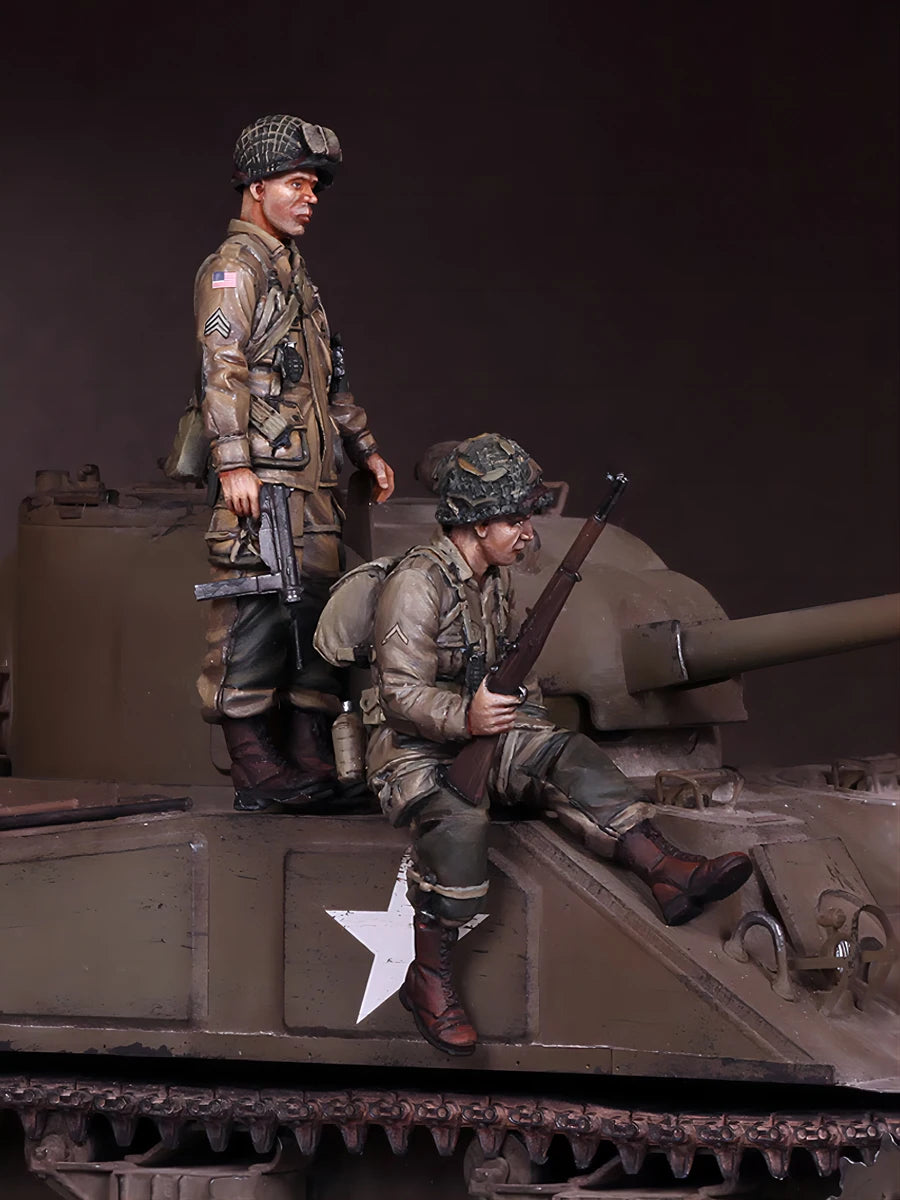 WWII Tank Crew Soldiers 1/35 Resin Figure Diorama Set - 1/35 resin model view 2