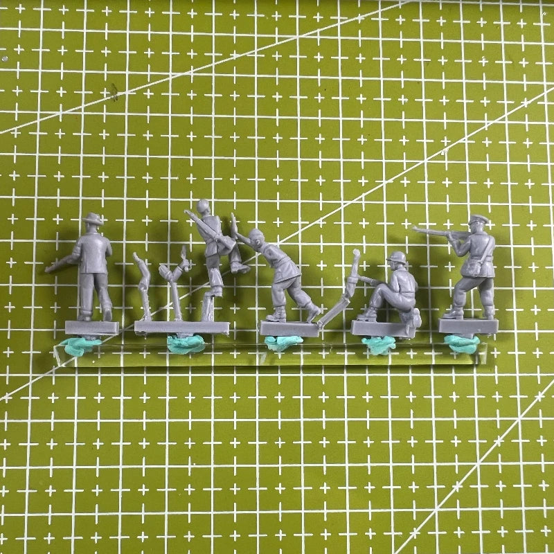 WWII Infantry Squad 5-Figure Set 1/72 Resin Kit - resin model view 2
