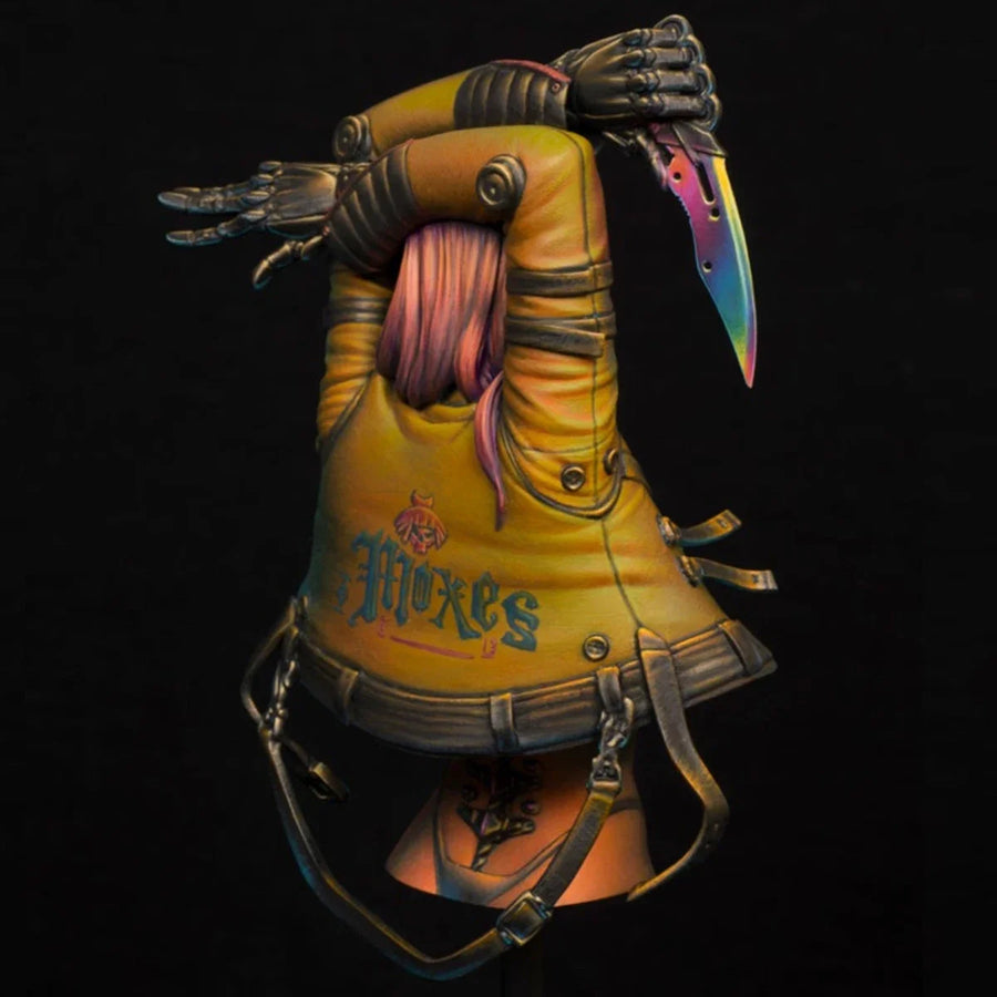 Cyberpunk Female Assassin with Dual Blades 1/10 Resin Bust - 1/10 resin model view 2