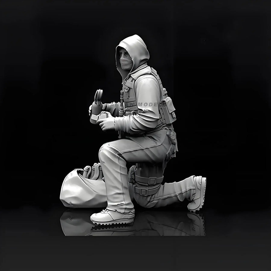 Modern Tactical Operator with Gear 1/35 Resin Figure Kit - 1/35 resin model view 2