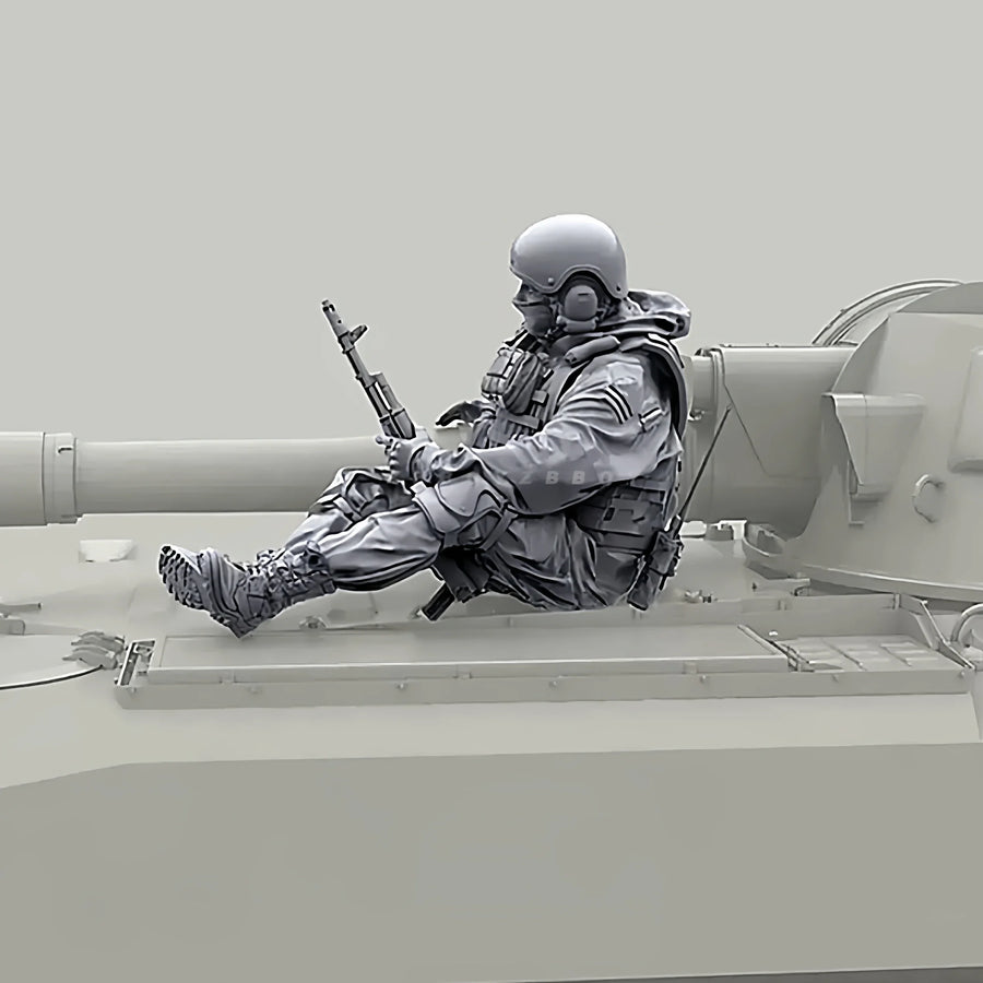 Modern Tactical Operator on Tank 1/35 Resin Figure Kit - 1/35 resin model view 3