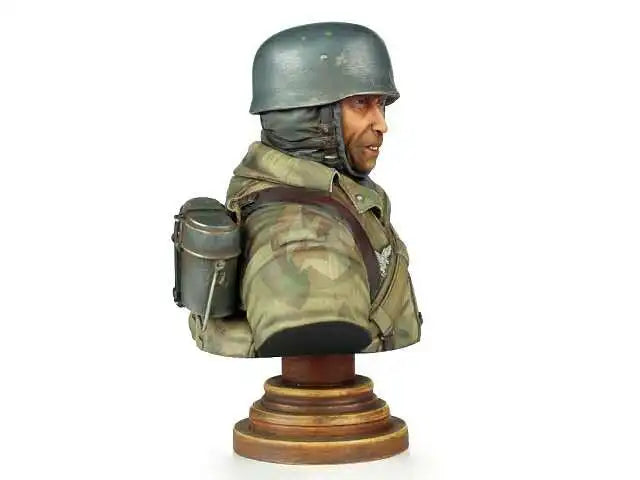 WWII German Wehrmacht Soldier in Splinter Camo Resin Bust Kit - resin model view 2