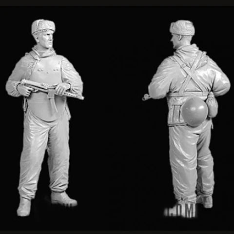 WWII German Waffen-SS Soldier with MP40 1/16 Resin Figure - resin model view 2