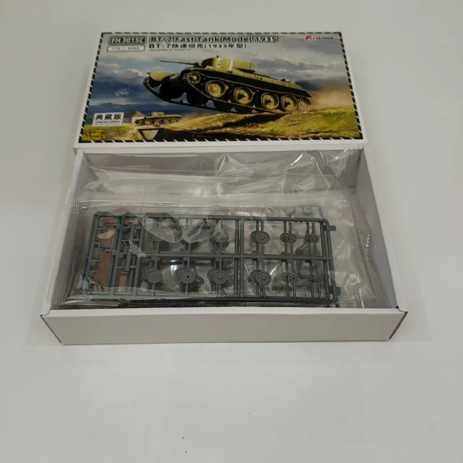 Soviet BT-7 Fast Tank Model 1935 1/72 Scale Resin Kit - 1/72 resin model view 2