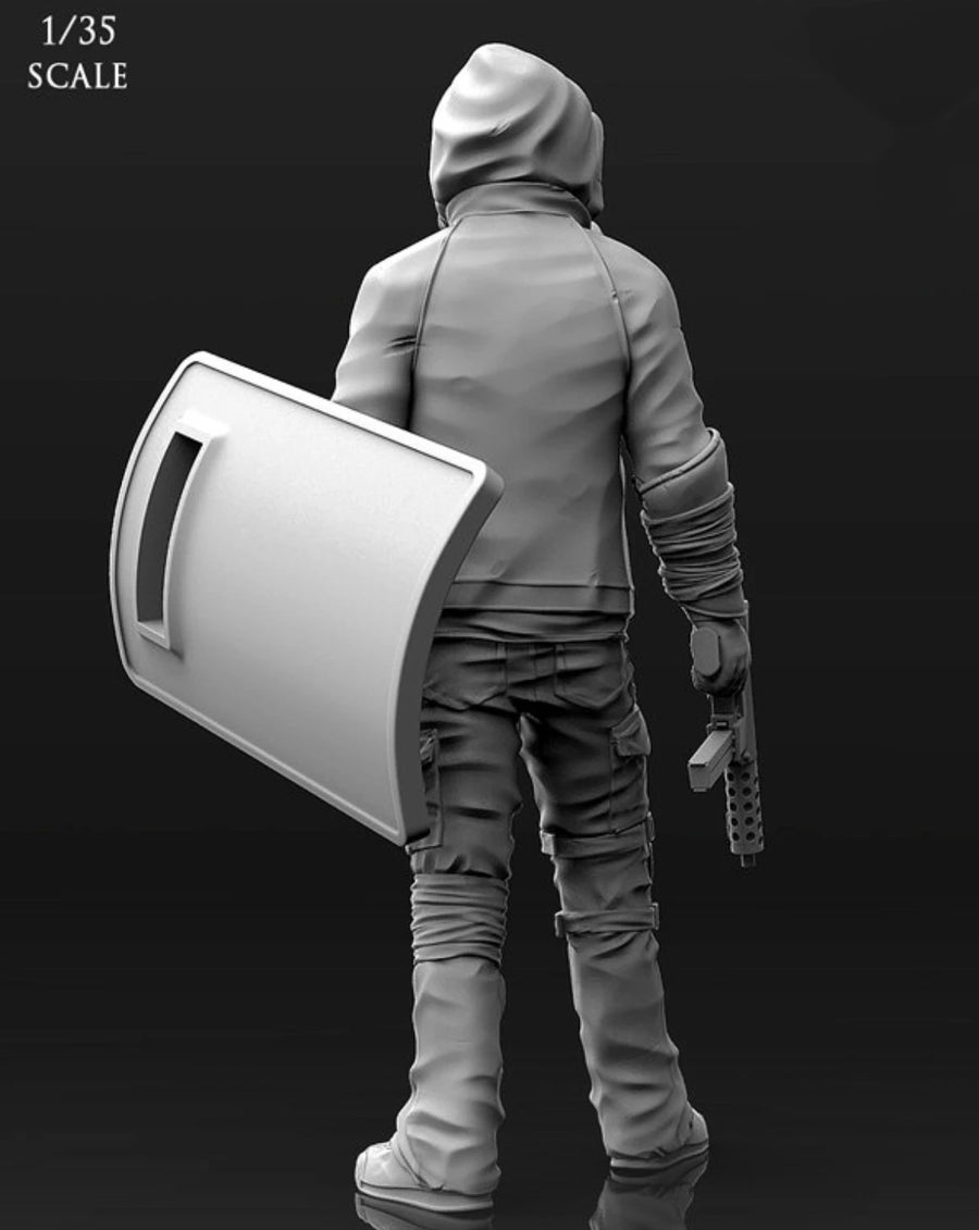 Post-Apocalyptic Survivor with Gas Mask 1/35 Resin Figure Kit - 1/35 resin model view 4