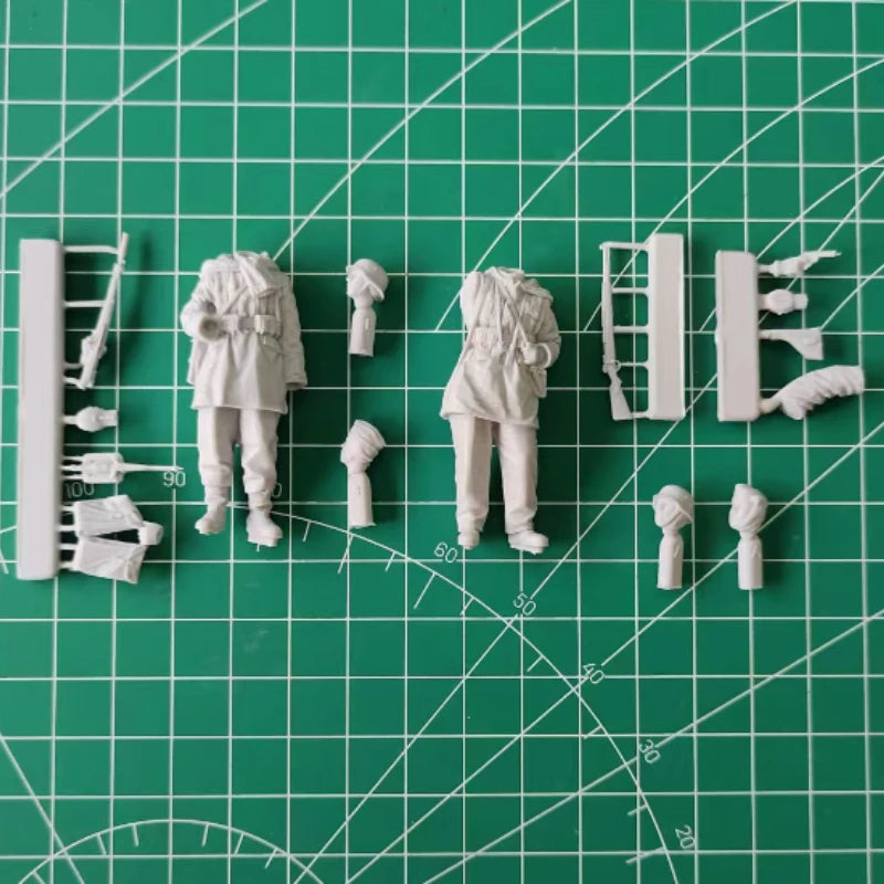 WWII German Grenadiers 2-Figure Diorama Set 1/35 Resin Kit - 1/35 resin model view 3