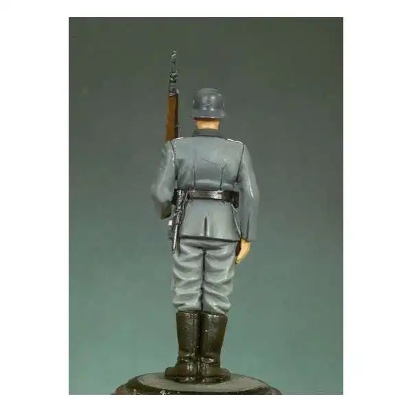 WWII German Wehrmacht Soldier 1/35 Resin Figure Kit - 1/35 resin model view 2
