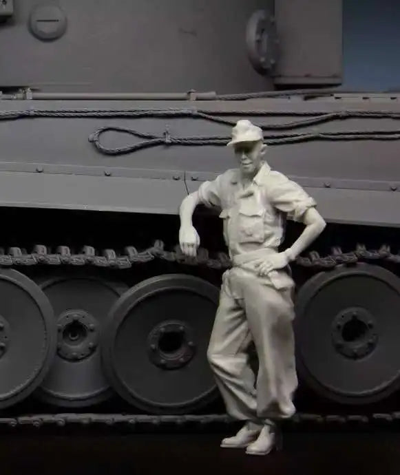 WWII German Soldier Splinter Camo with Mud Base 1/35 Resin Figure Kit - resin model view 4