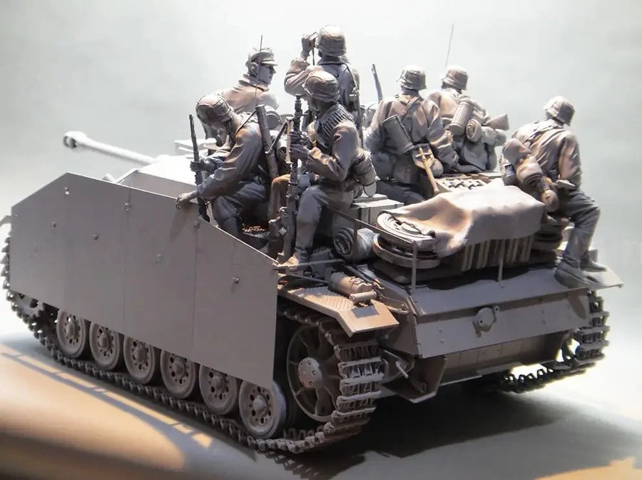 Modern Tank Crew 8-Figure Set 1/16 Resin Model Kit - 1/16 resin model view 3