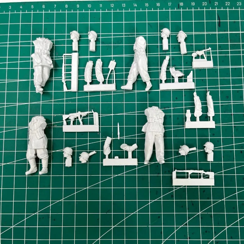 WWII Soviet Winter Soldiers 4-Figure Set 1/35 Scale Resin Kit - 1/35 resin model view 2
